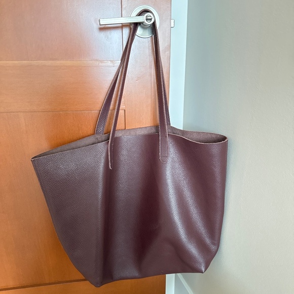 Cuyana Classic Leather Tote - Picture 5 of 6